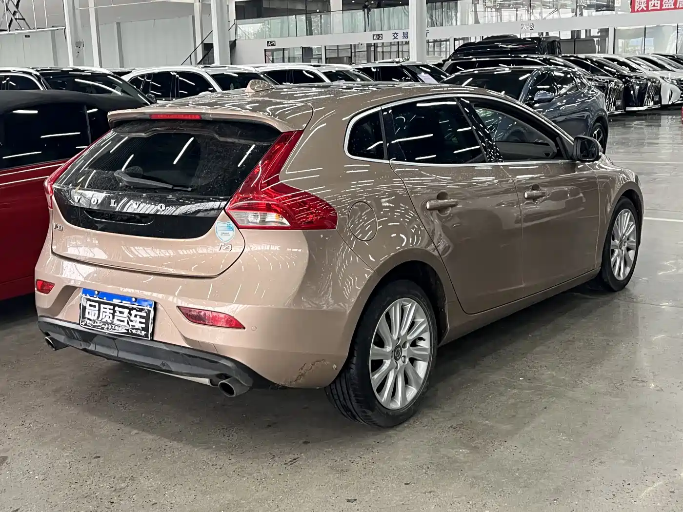 Фото 9 - Volvo V40