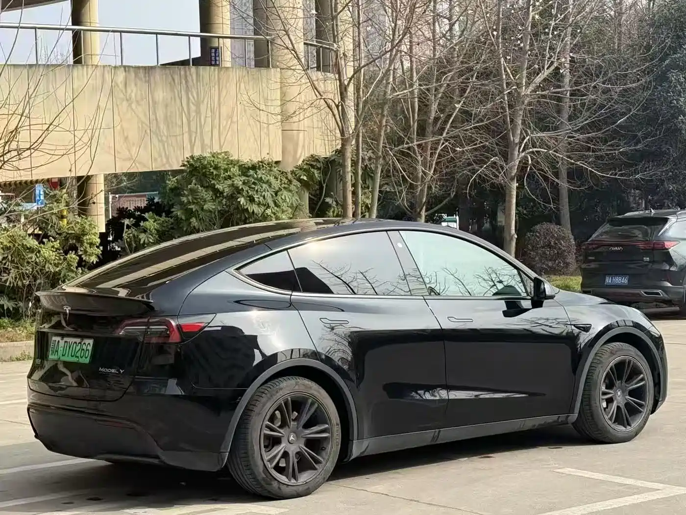 TESLA MODEL Y