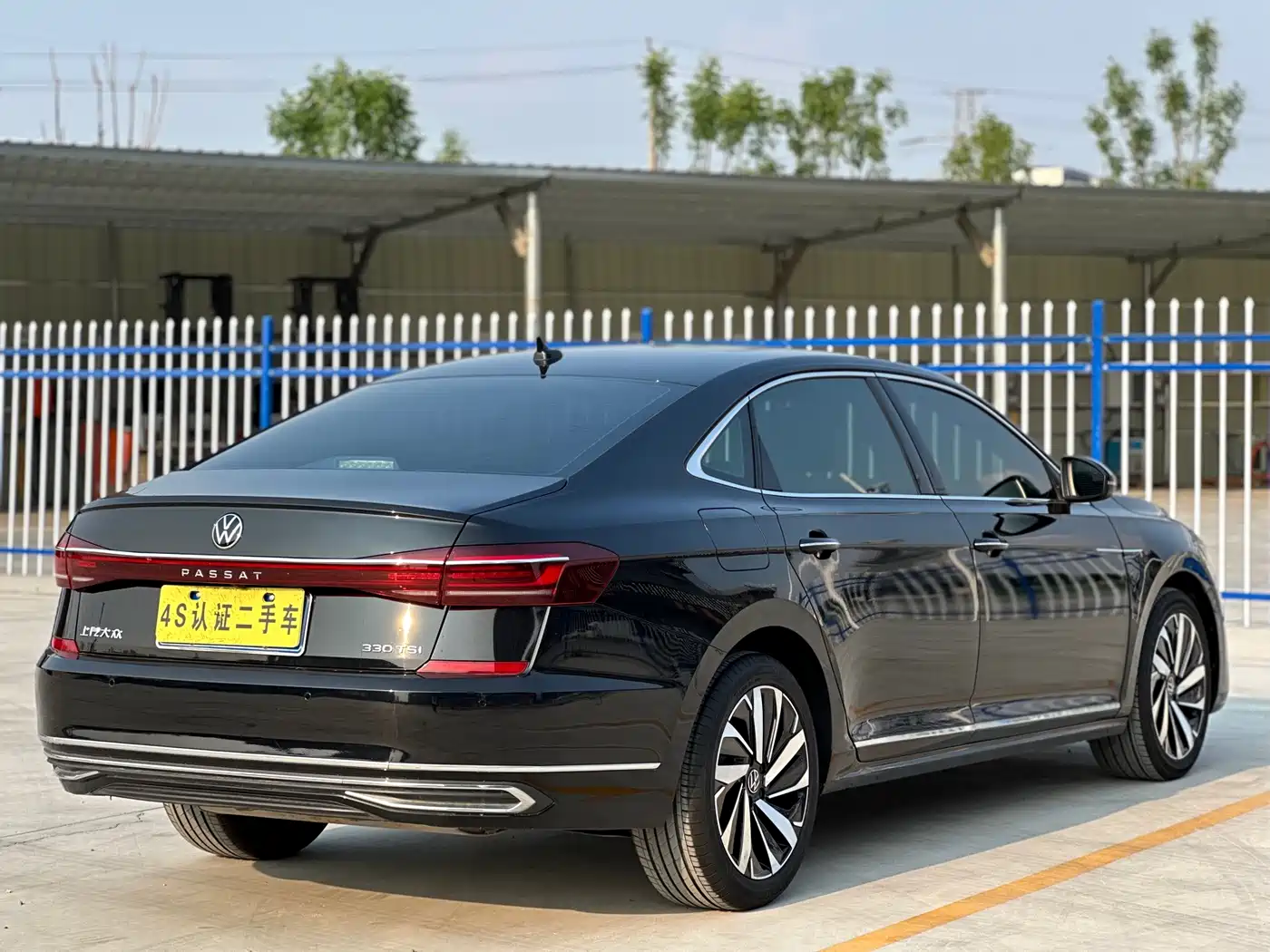 Volkswagen Passat 2022 330TSI Luxury Edition фото 20