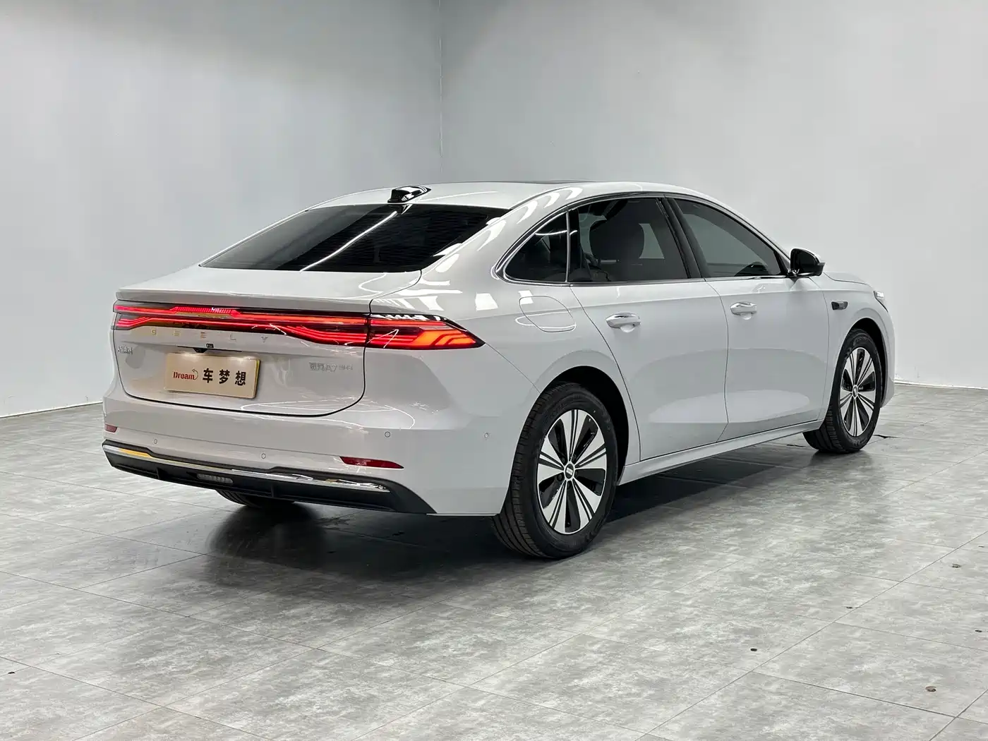 Geely Galaxy Galaxy A7 2025 EM-i 150km Explorer+ Edition фото 4