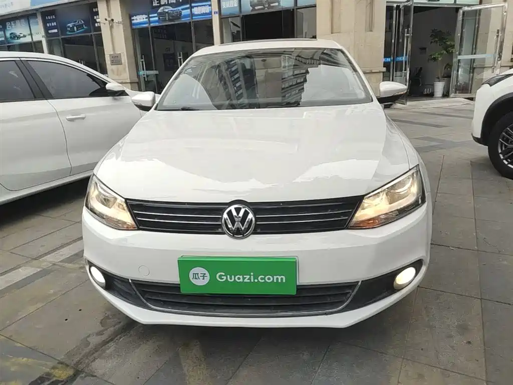 Volkswagen Sagitar 2014 Facelift 1.6L Automatic Leading Version фото 3
