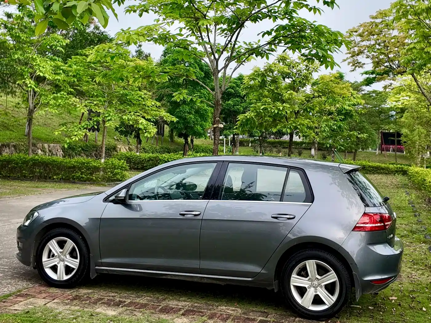 Volkswagen Golf 2014 1.6L Automatic Fashion Edition фото 4