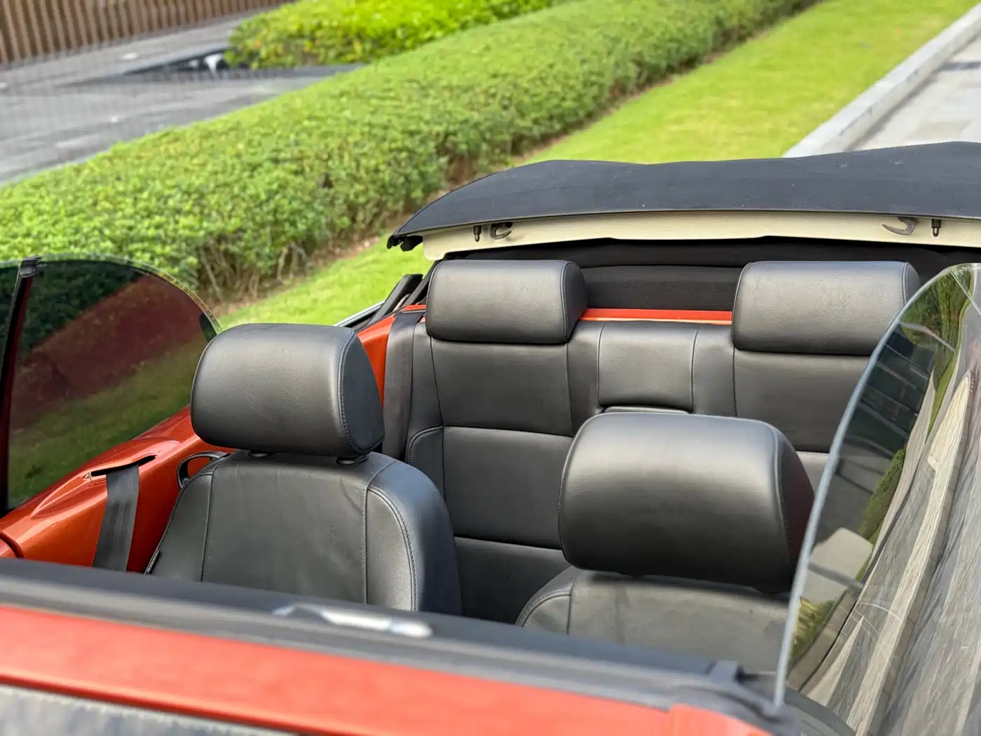 Volkswagen Beetle 2010 Model 2.0 BlackOrange Convertible Luxury Edition фото 13