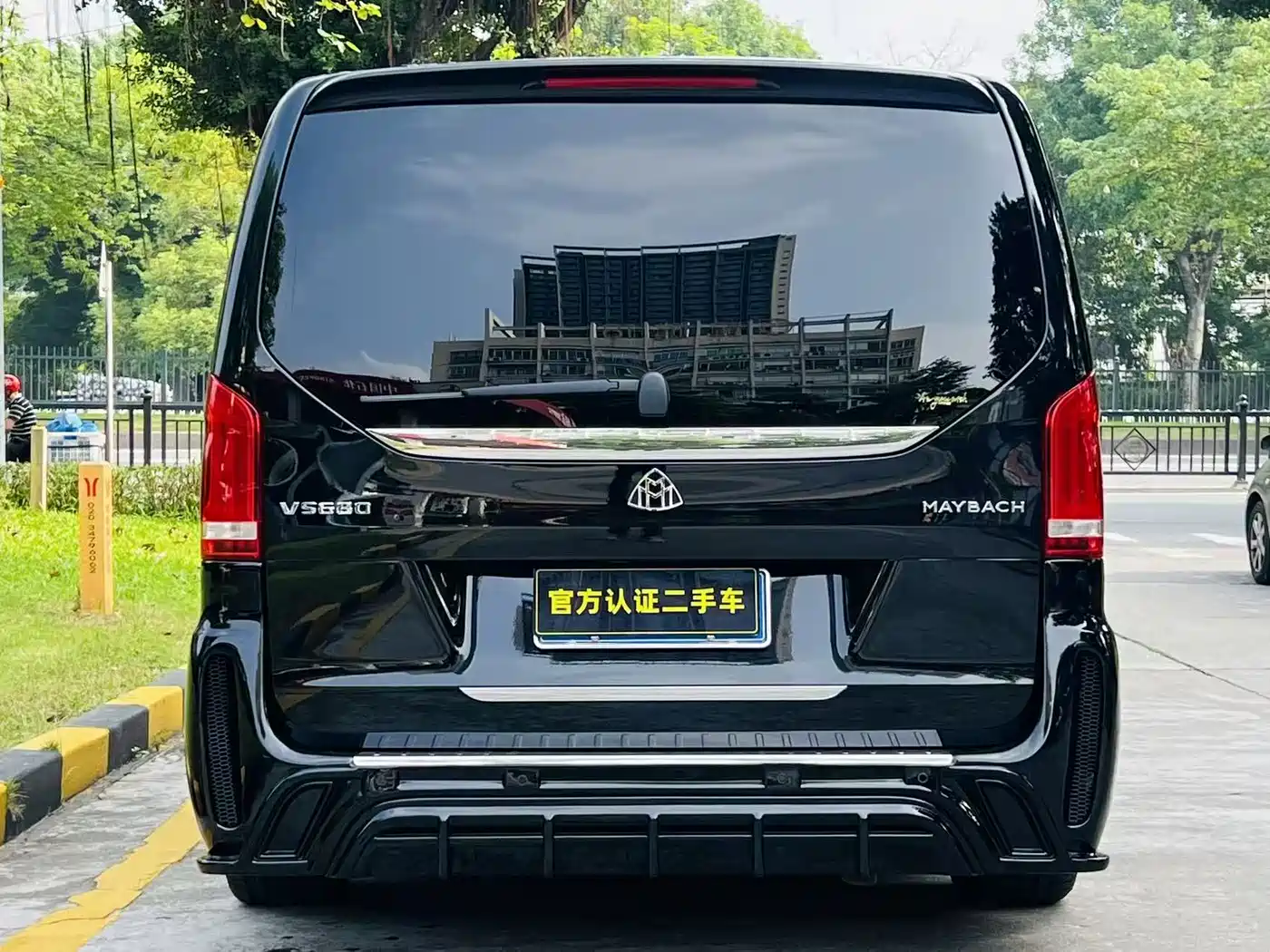 Mercedes-Benz V-Class 2018 V 260 L Premium Long Wheelbase Edition China VI фото 5