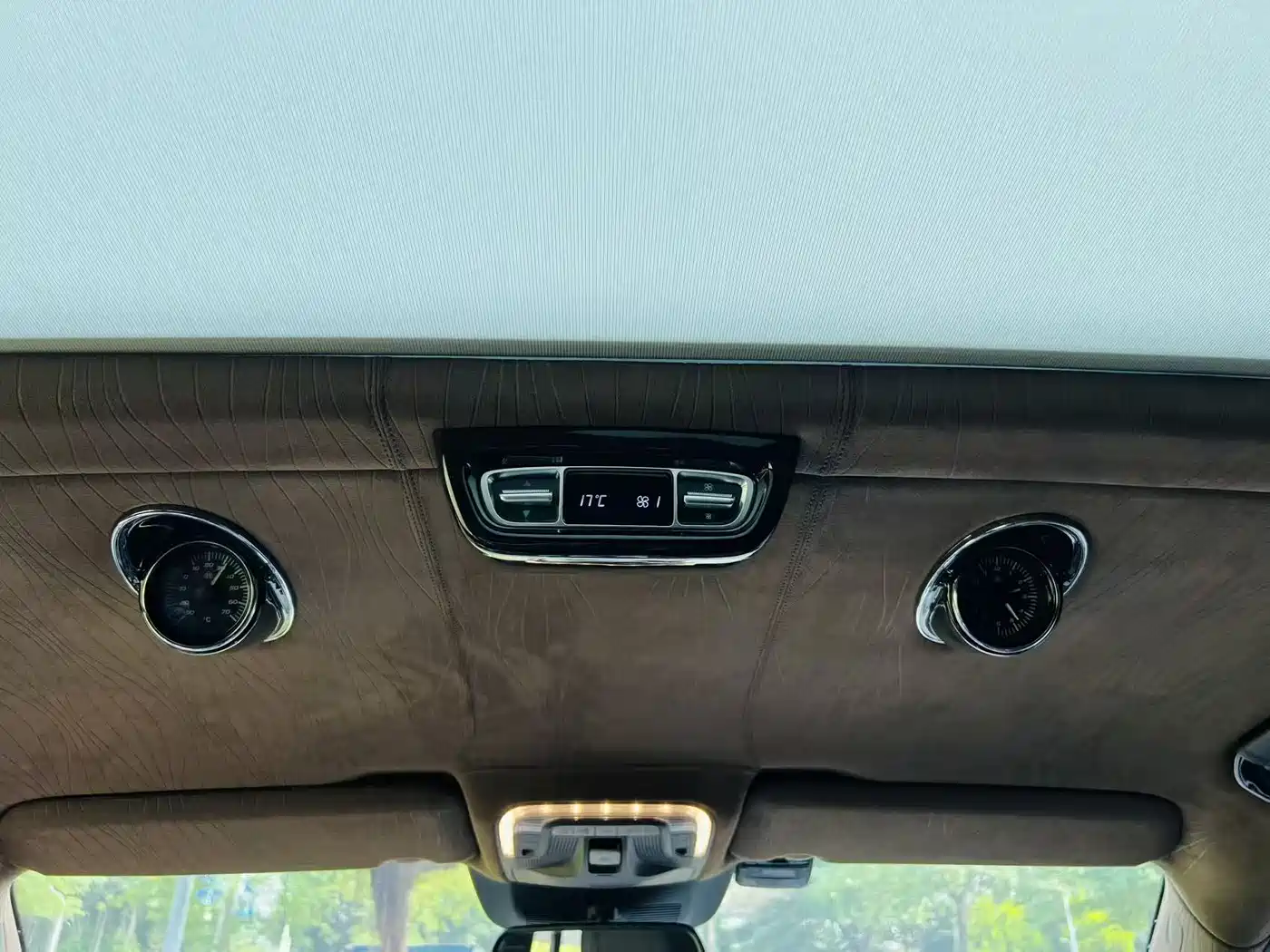 Mercedes-Benz V-Class 2018 V 260 L Premium Long Wheelbase Edition China VI фото 20