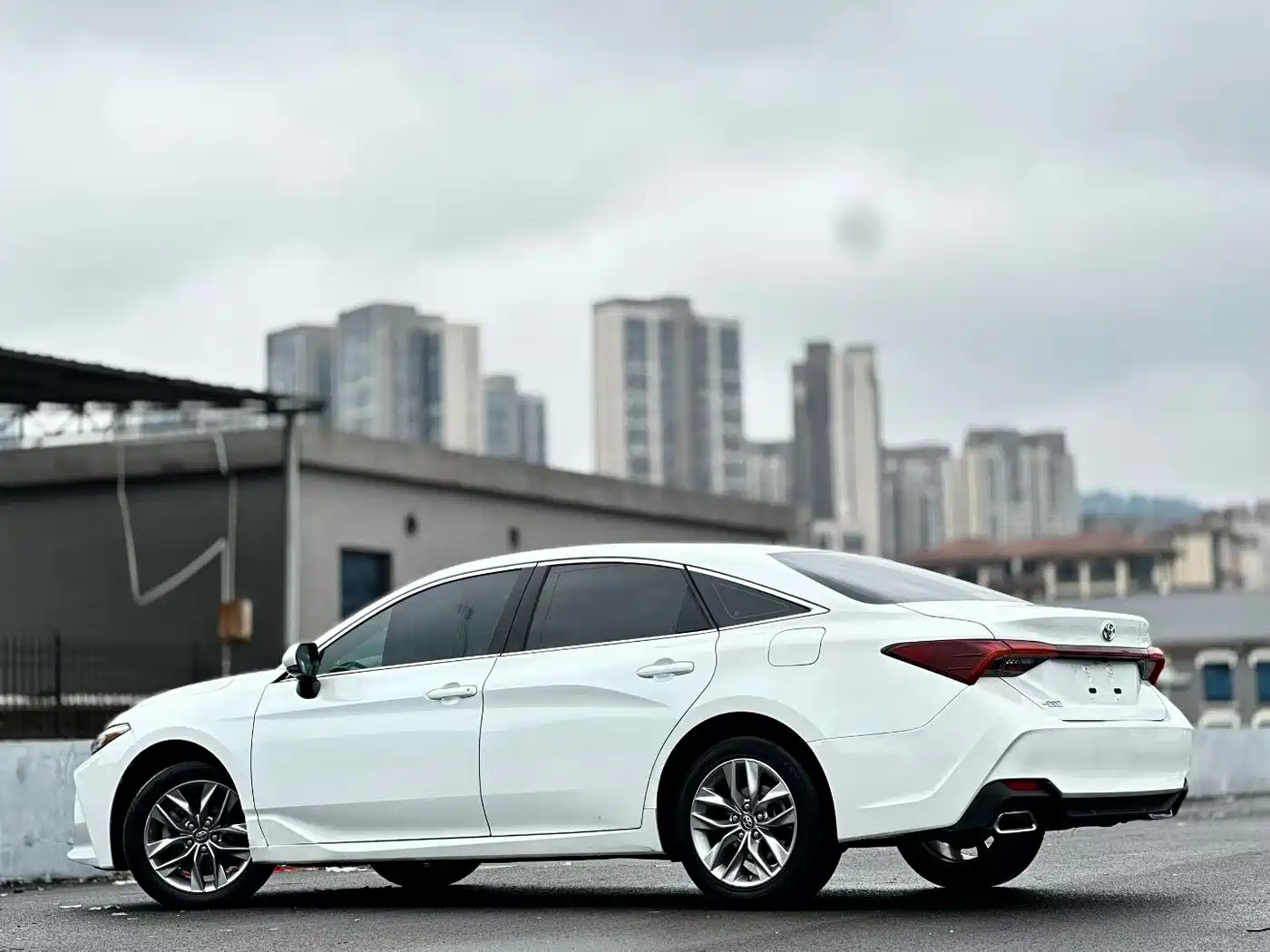 Toyota Avalon 2022 2.0L Luxury Edition фото 9