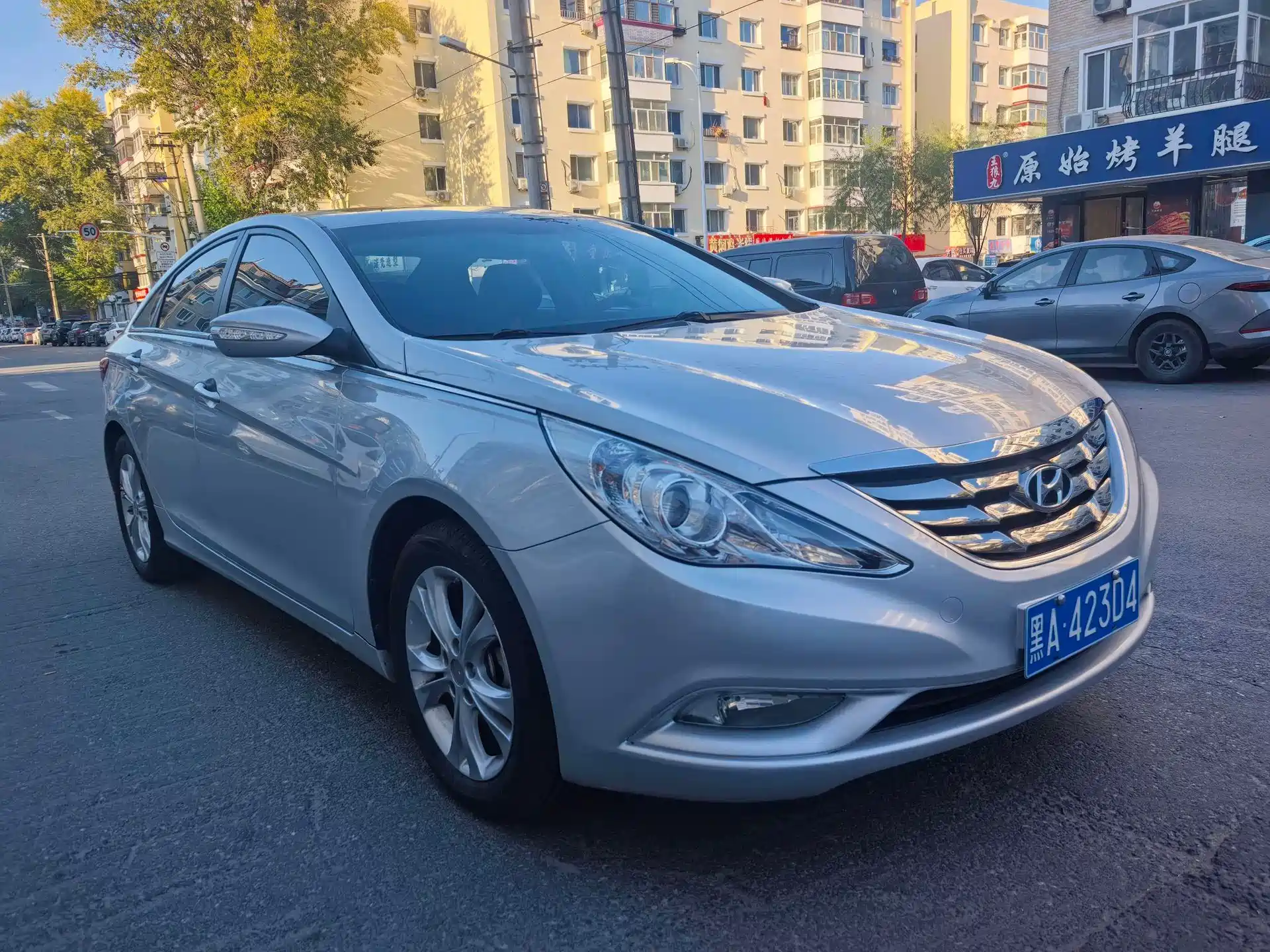 Photo 3 - Hyundai Sonata