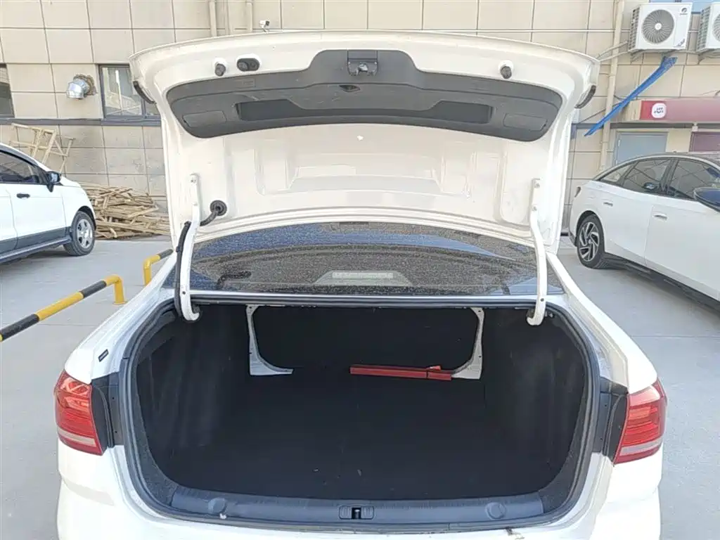 Volkswagen Lavida 2015 1.6L Automatic Trend Edition фото 19