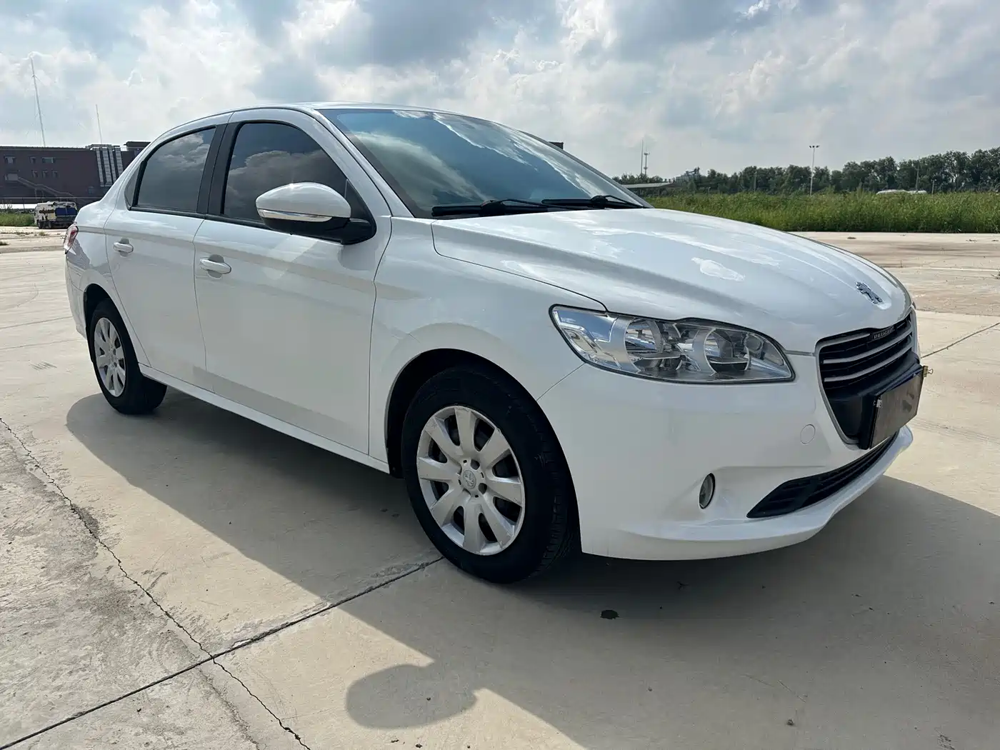 Peugeot 301 2017 2016 1.6L Manual Comfort Edition