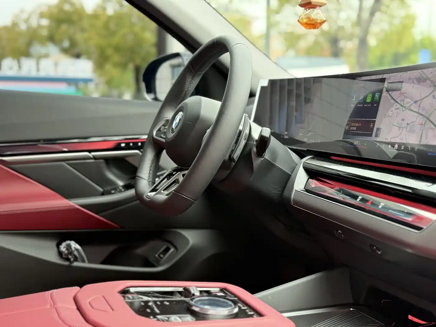 BMW 5 Series 2025 530Li Leading M Sport Package фото 7