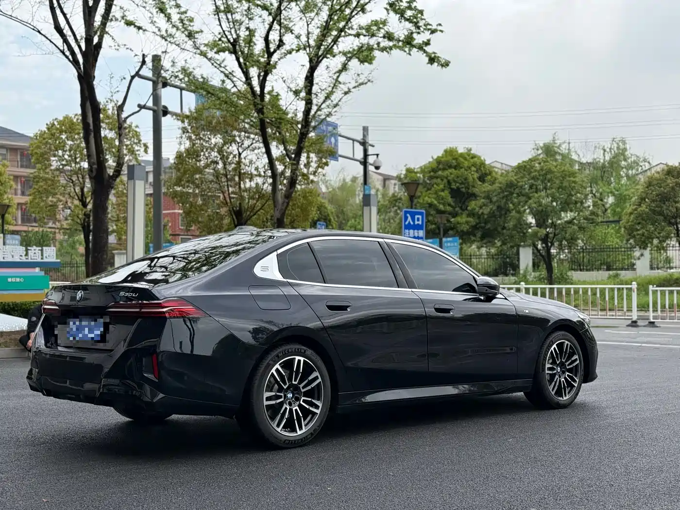 BMW 5 Series 2025 530Li Leading M Sport Package фото 18