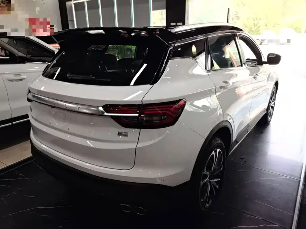 Фото 7 - Geely Binyue