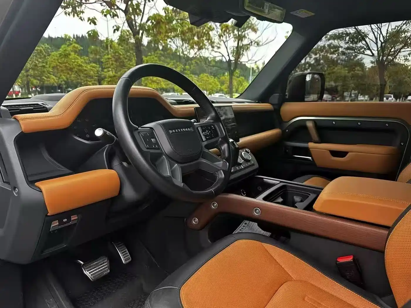 Land Rover Defender 2023 Model 110 3.0T P400 X фото 3