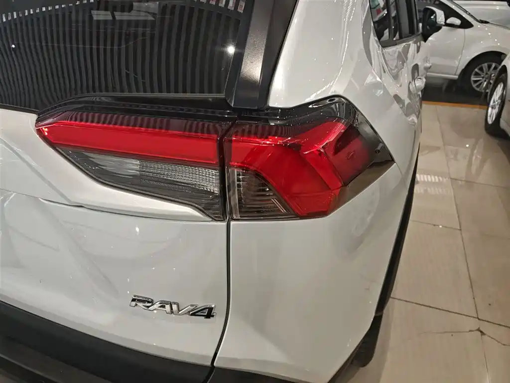 Toyota RAV4 Rongfang 2023 2.0L CVT FWD Style Plus Edition фото 8