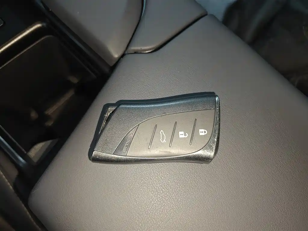 Lexus ES 2018 200 Excellence Edition China V фото 17