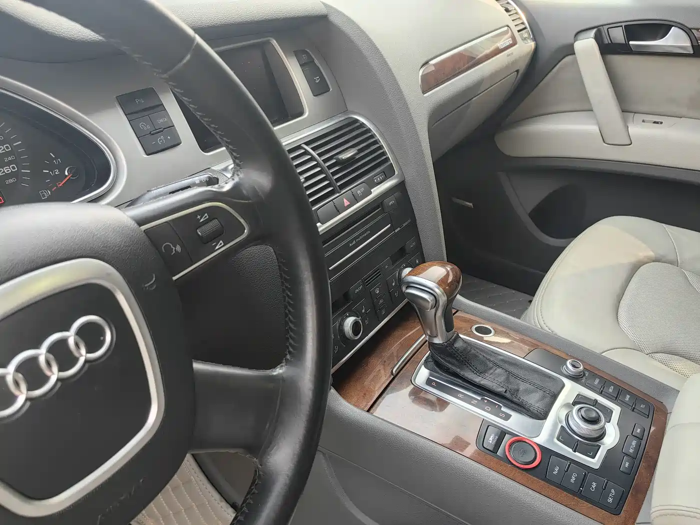 Audi Q7 2011 3.0 TFSI Technology (200kW) фото 5