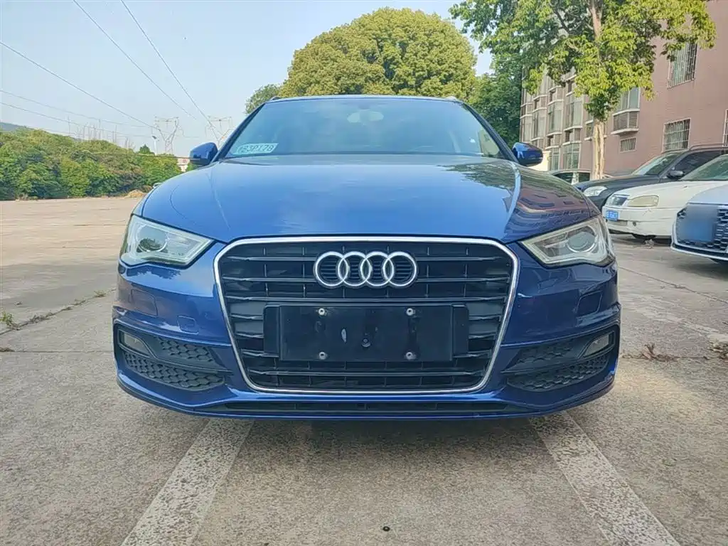 Audi A3 (Import) 2014 Sportback 40 TFSI S line Comfort фото 3