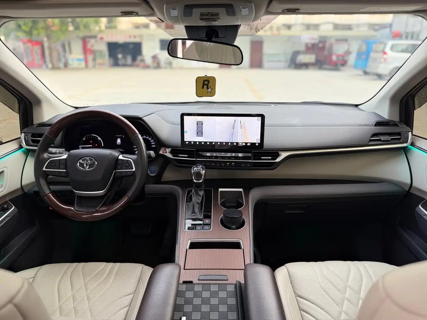 Toyota Sienna 2023 2.5L Hybrid Comfort Edition фото 14