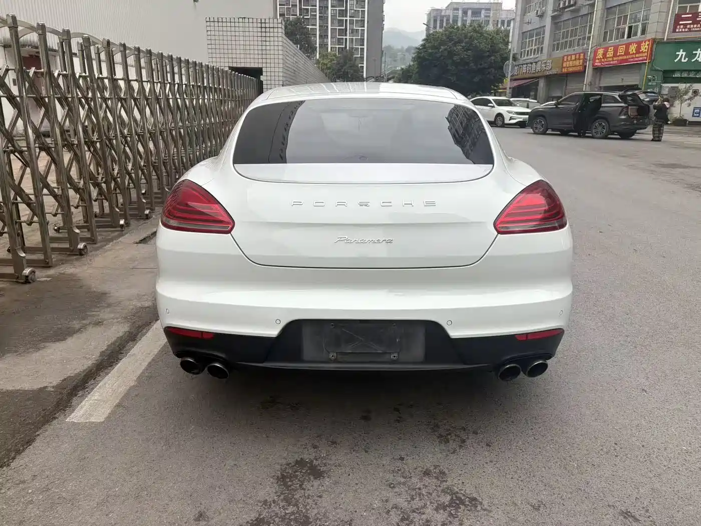 Фото 3 - Porsche Panamera