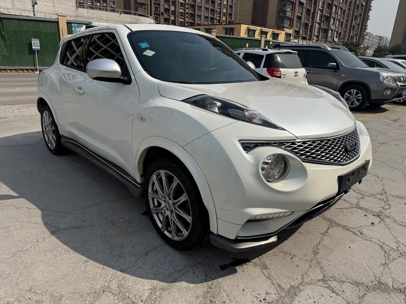 Infiniti ESQ 2015 2014 1.6L Premium Edition