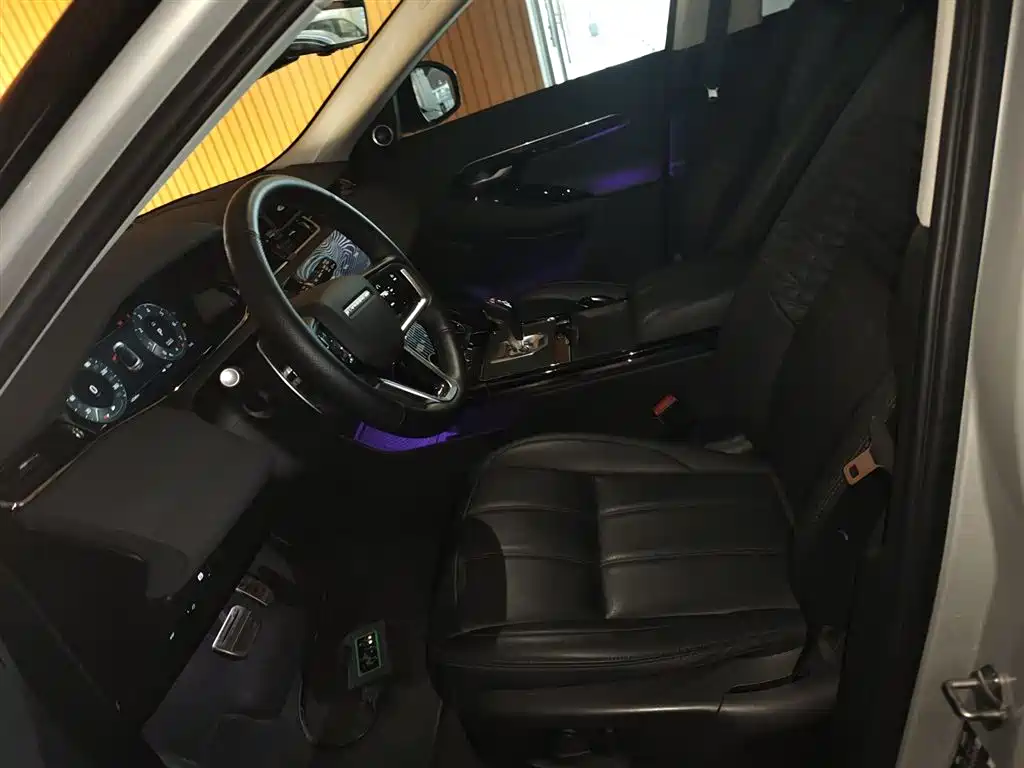 Land Rover Range Rover Evoque 2023 Range Rover Evoque L 249PS Corinthian Bronze Special Edition фото 7