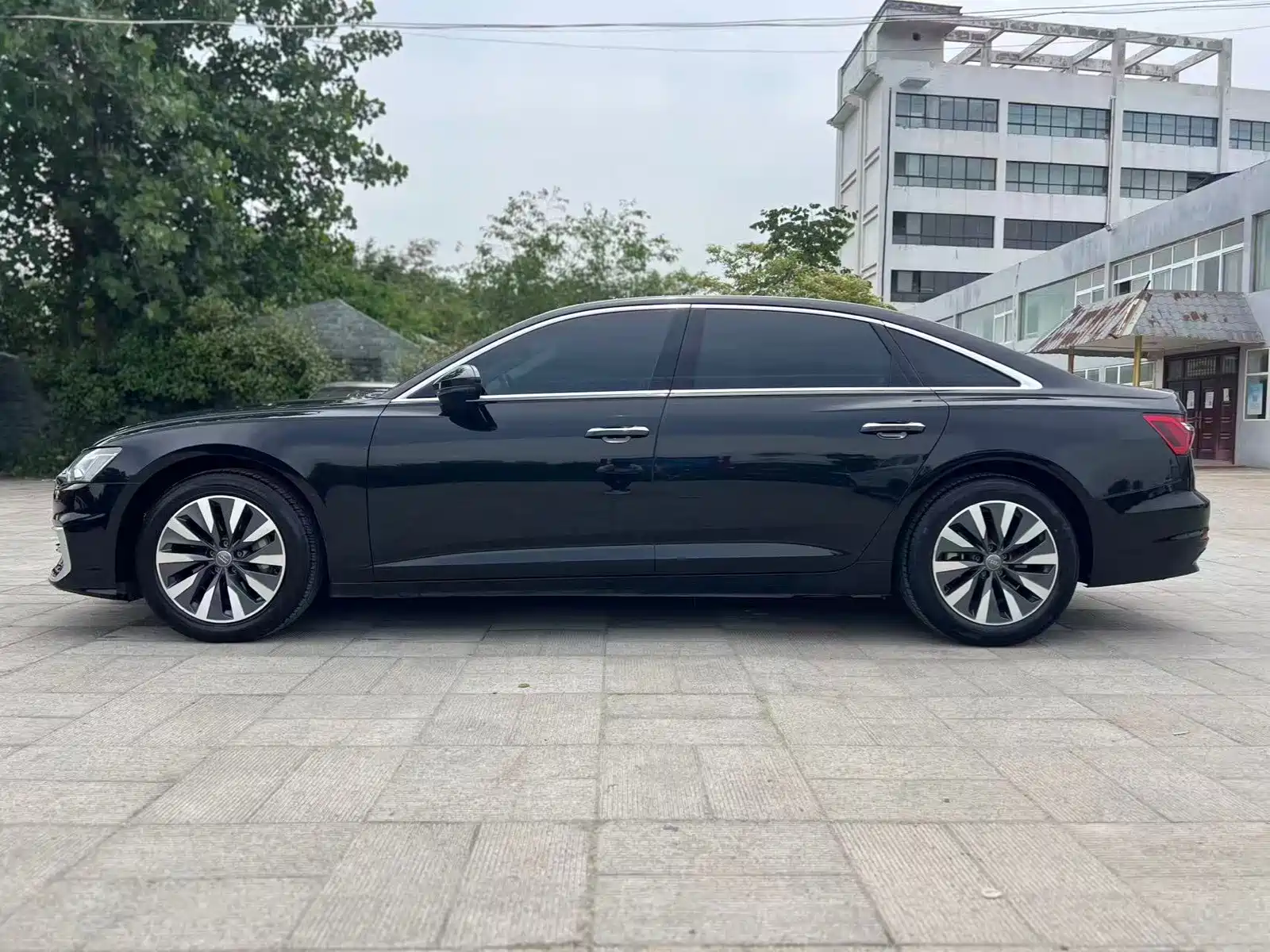 Фото 4 - Audi A6L