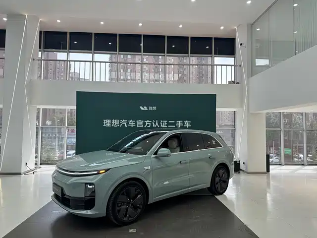 Li Auto L6 2025