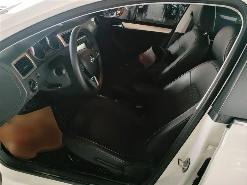 Škoda Skoda Rapid Spaceback 2019 1.5L Automatic Comfort Edition фото 12