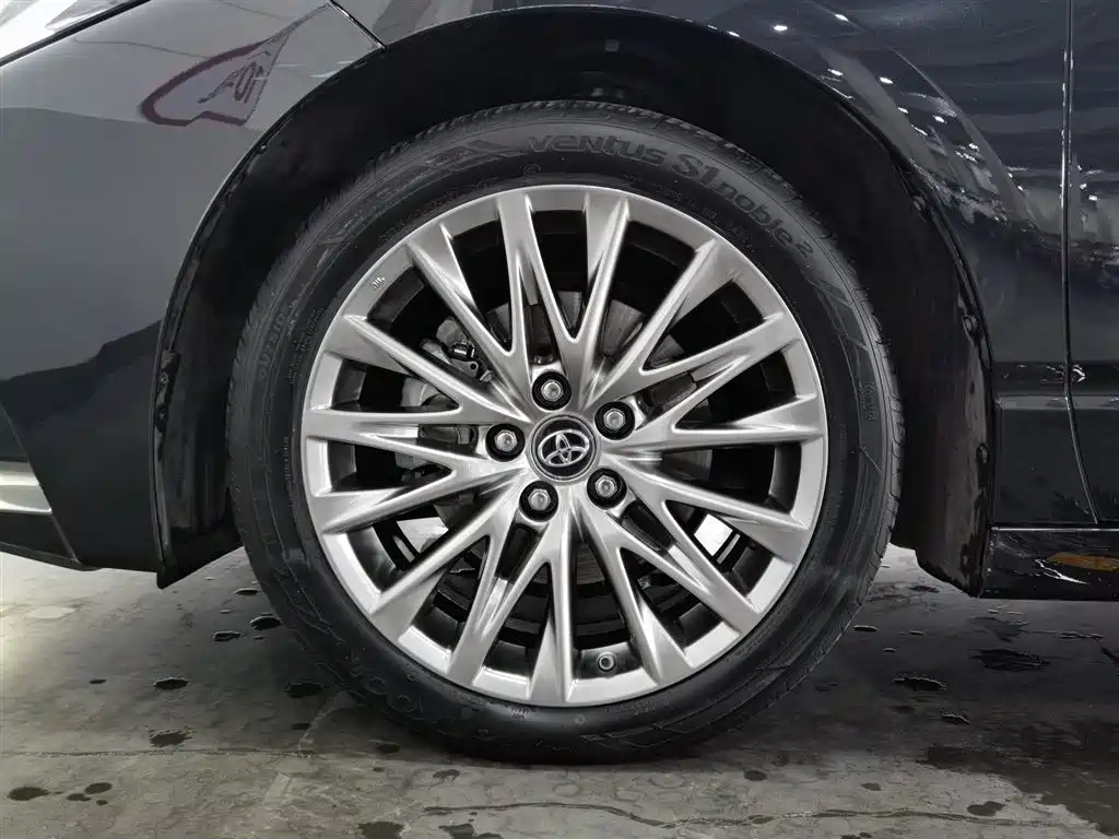 Toyota Avalon 2023 Hybrid 2.5L XLE Premium Edition фото 17