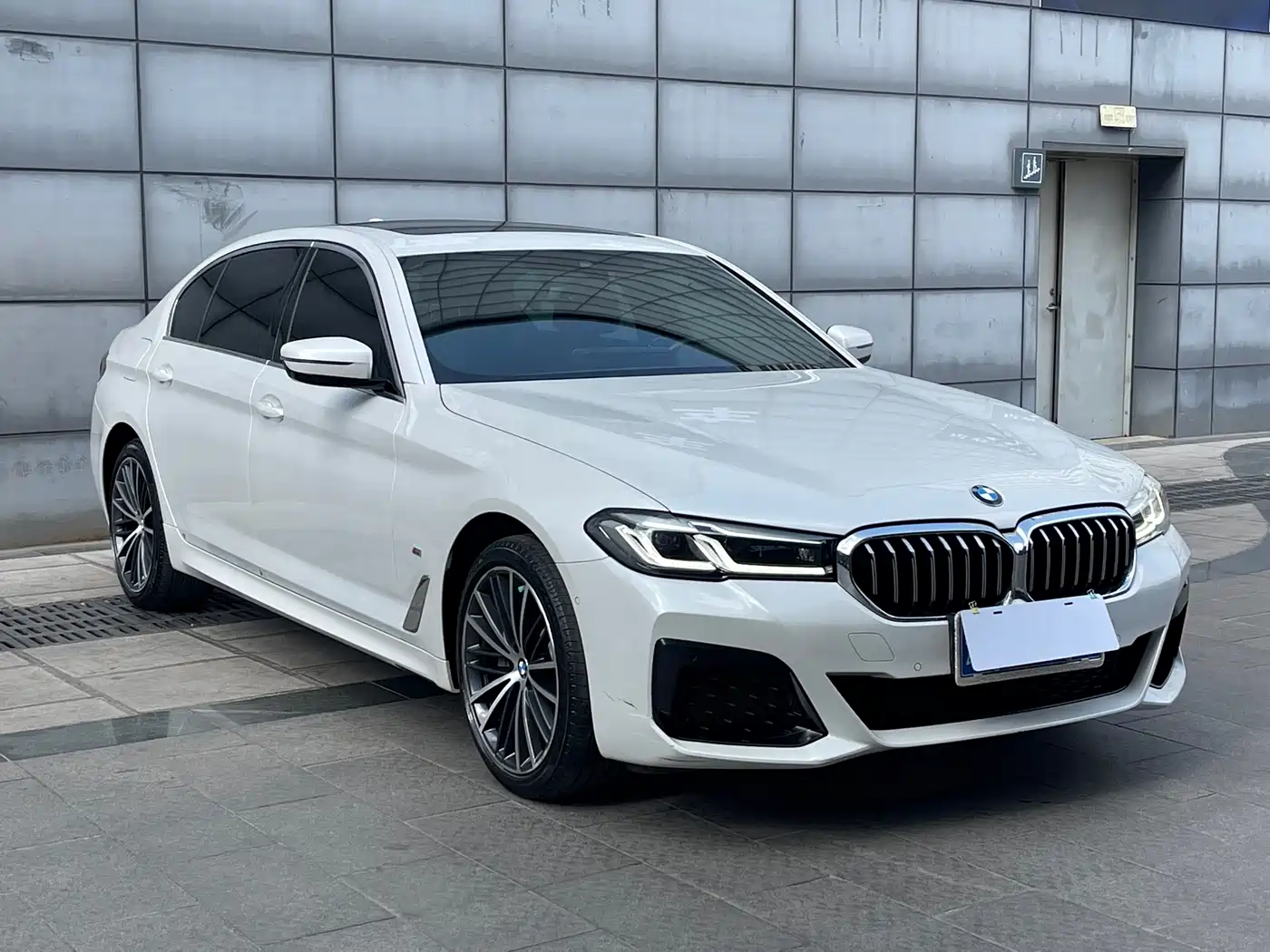 BMW 5 Series 2022 530Li Leading M Sport Package фото 3