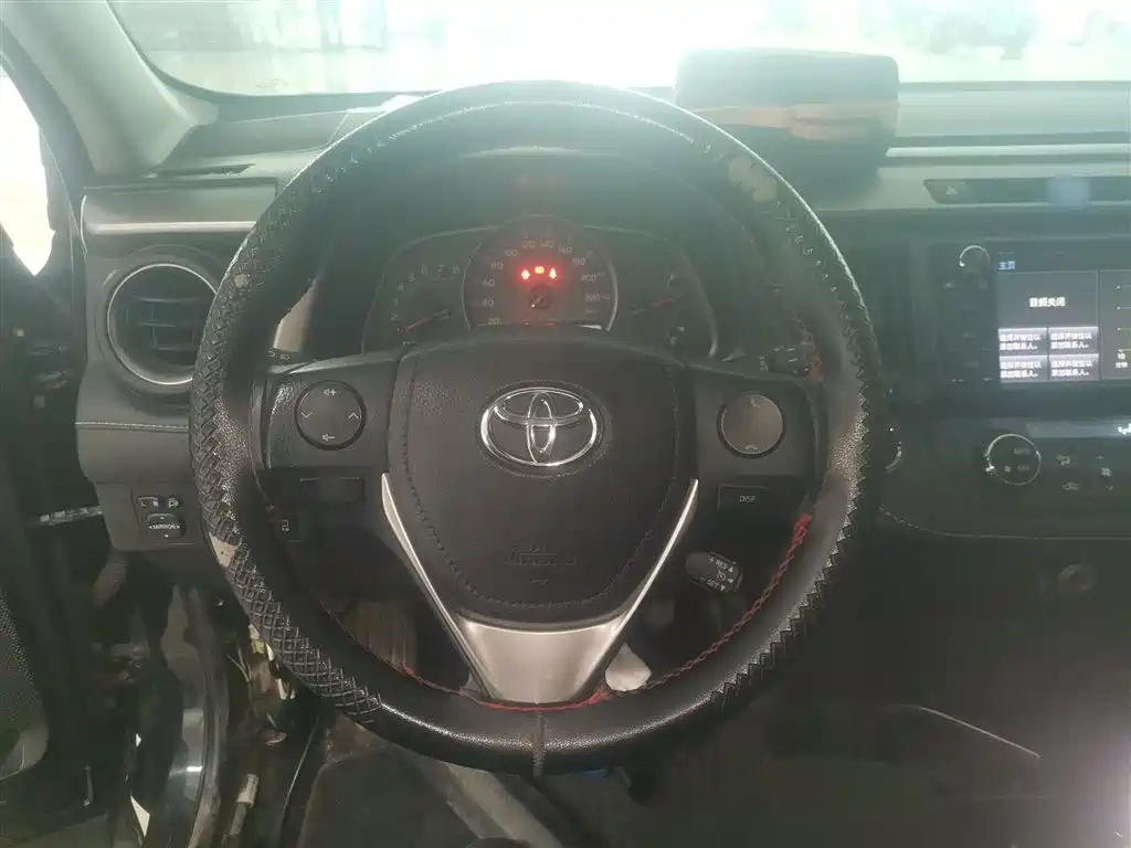 Toyota RAV4 Rongfang 2016 2.0L CVT 2WD Trend (China V) фото 7
