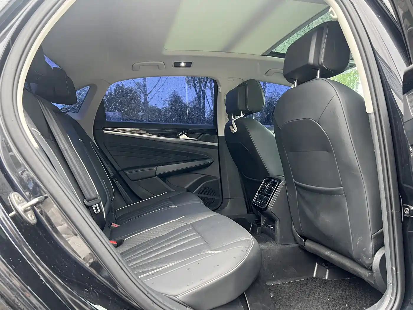 Volkswagen Passat 2024 380TSI Starlight Dragon Soaring Edition фото 8