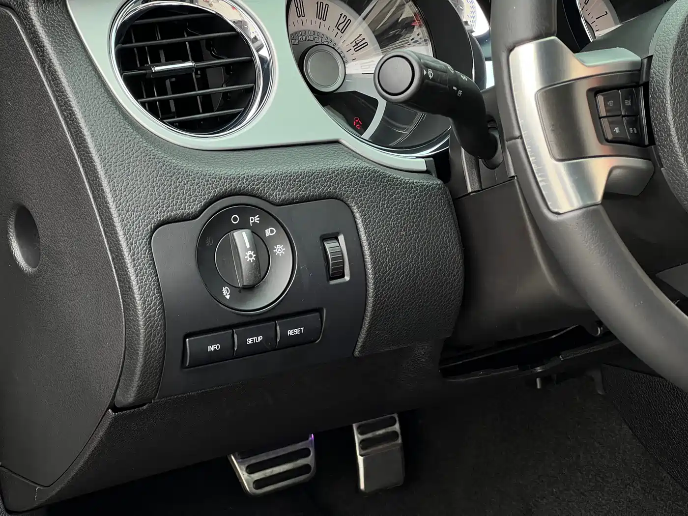 Ford Mustang 2013 Model 3.7L Automatic Standard фото 22