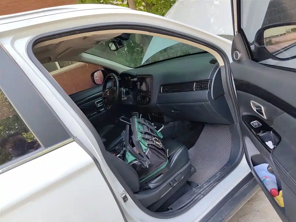 Mitsubishi Outlander 2019 2.4L 4WD Deluxe Edition 5-Seater China VI фото 20