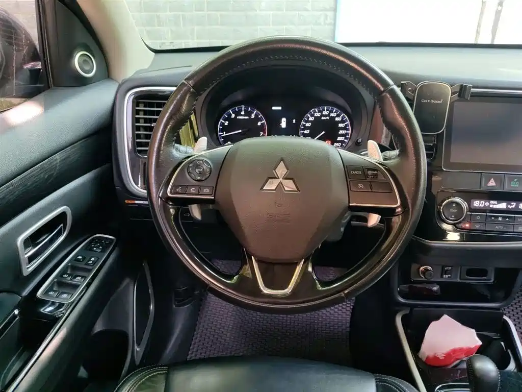 Mitsubishi Outlander 2019 2.4L 4WD Deluxe Edition 5-Seater China VI фото 3