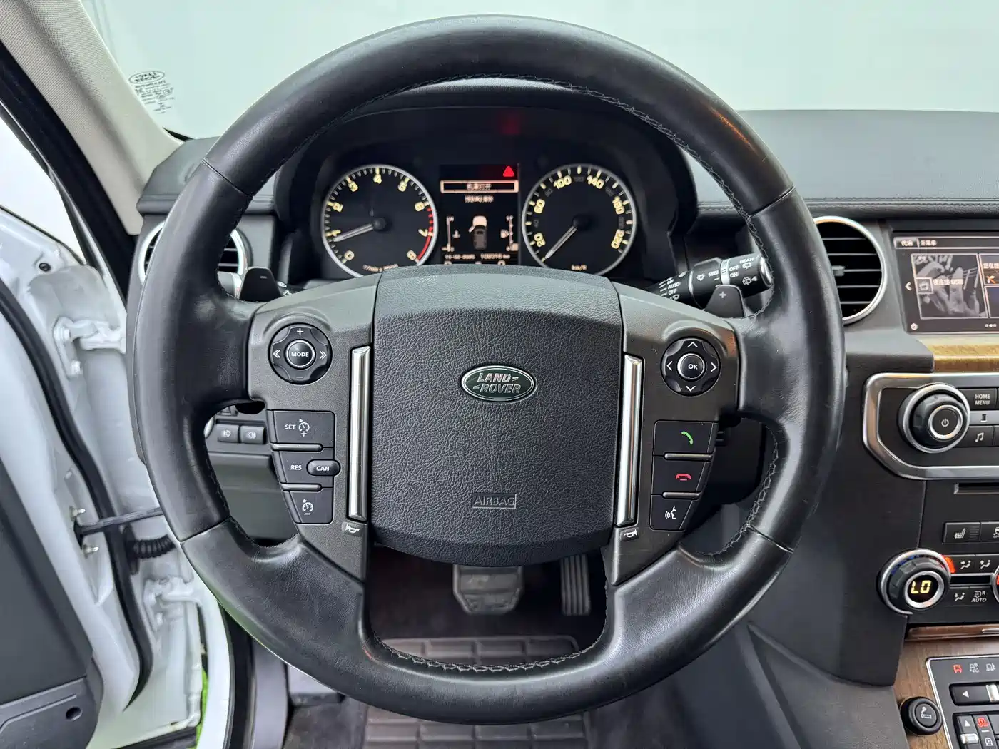 Land Rover Discovery 2016 3.0 SC V6 HSE Luxury фото 15