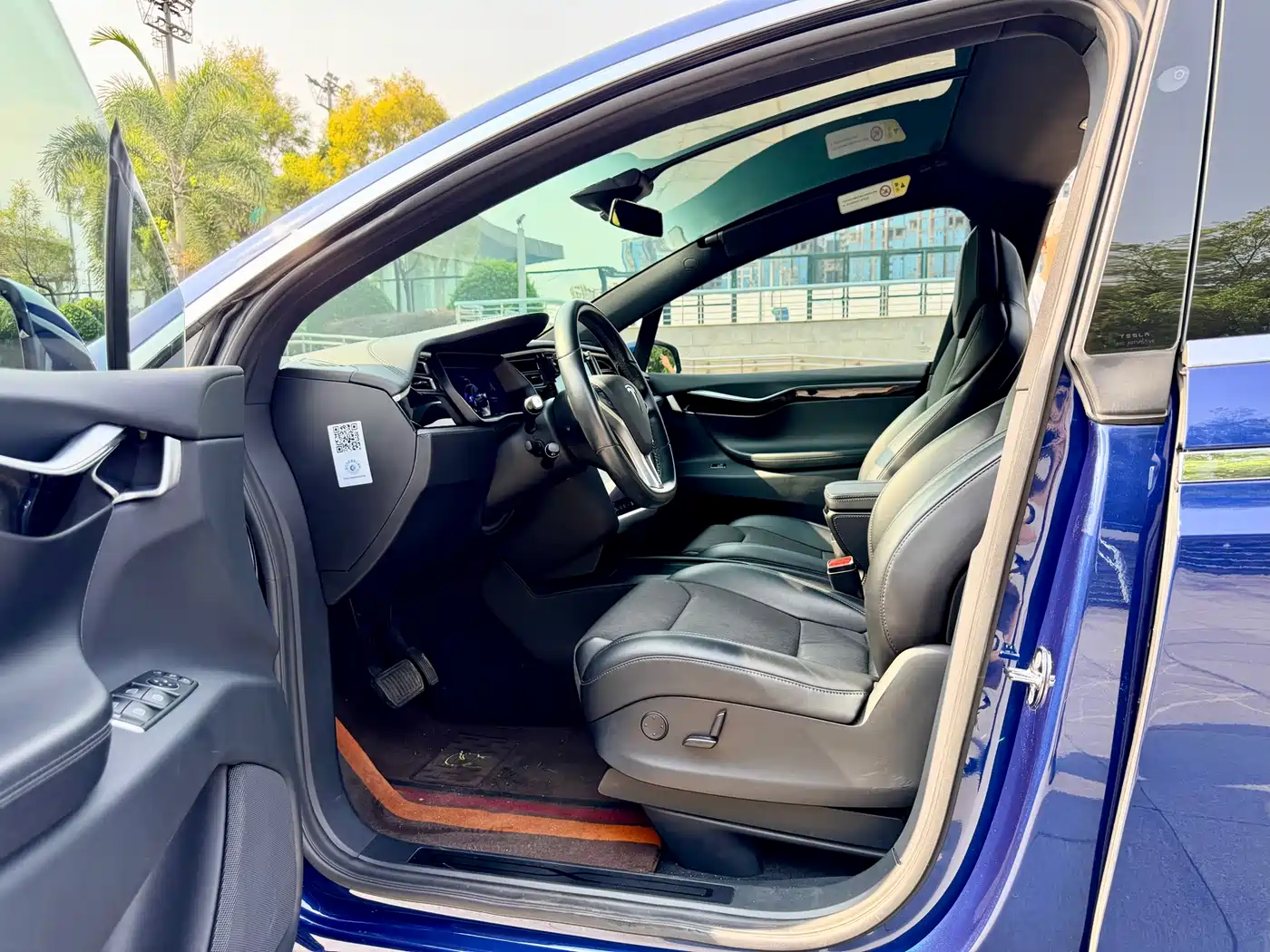 TESLA MODEL X