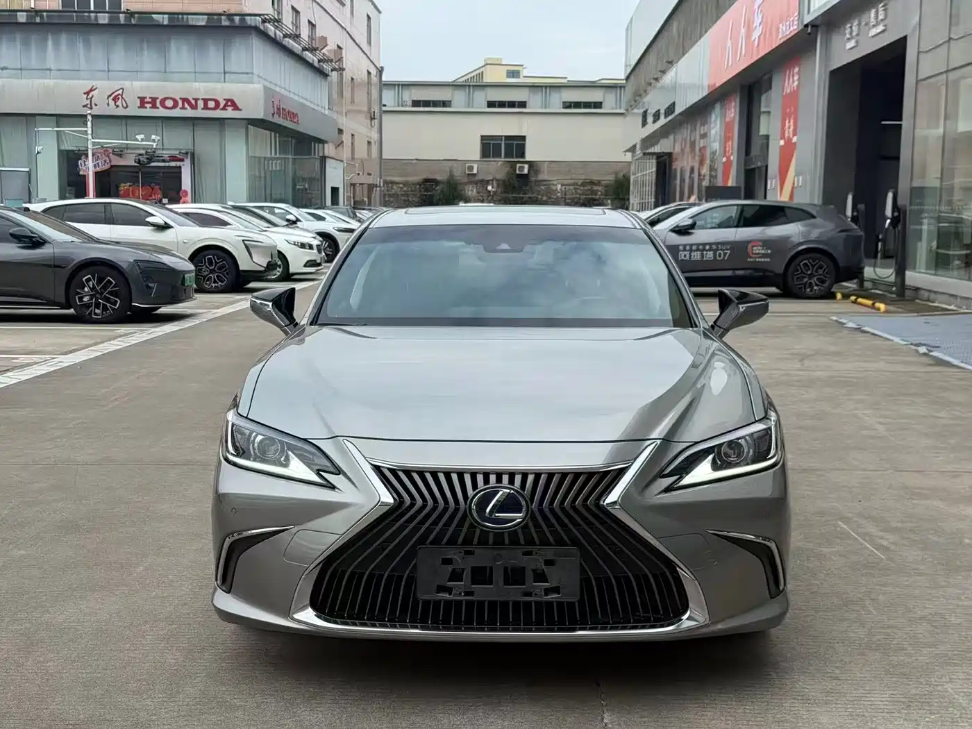 Lexus ES 2018 300h Excellence Edition China V фото 2