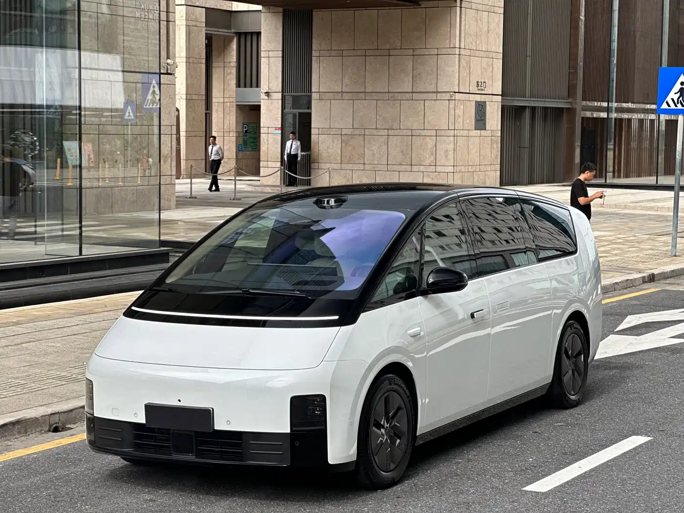 Li Auto MEGA 2025