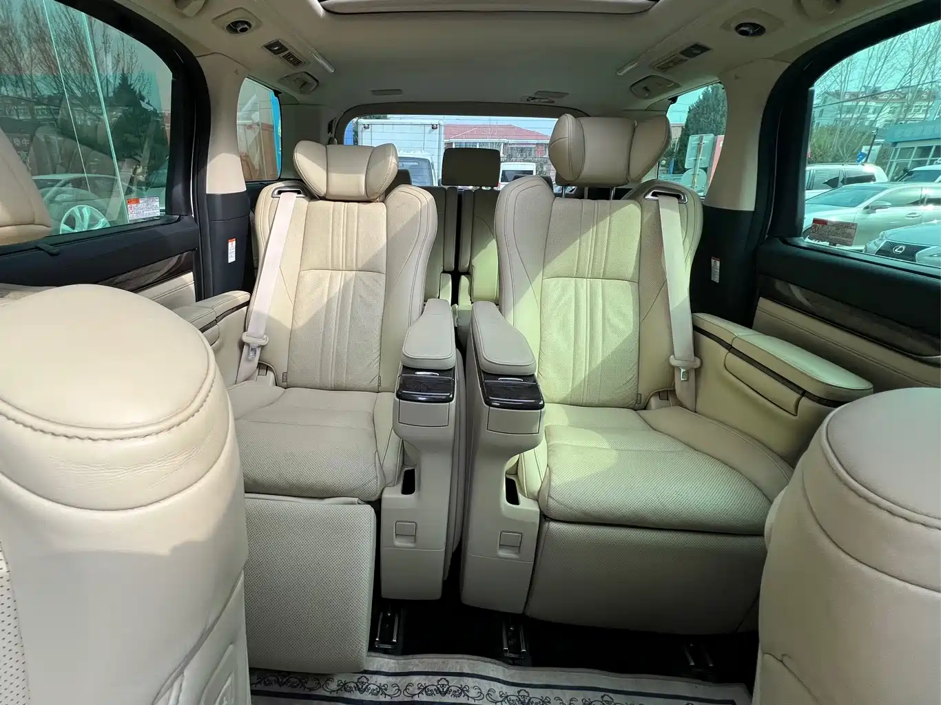 Toyota Vellfire 2019 Hybrid 2.5L HV Premium Edition фото 9