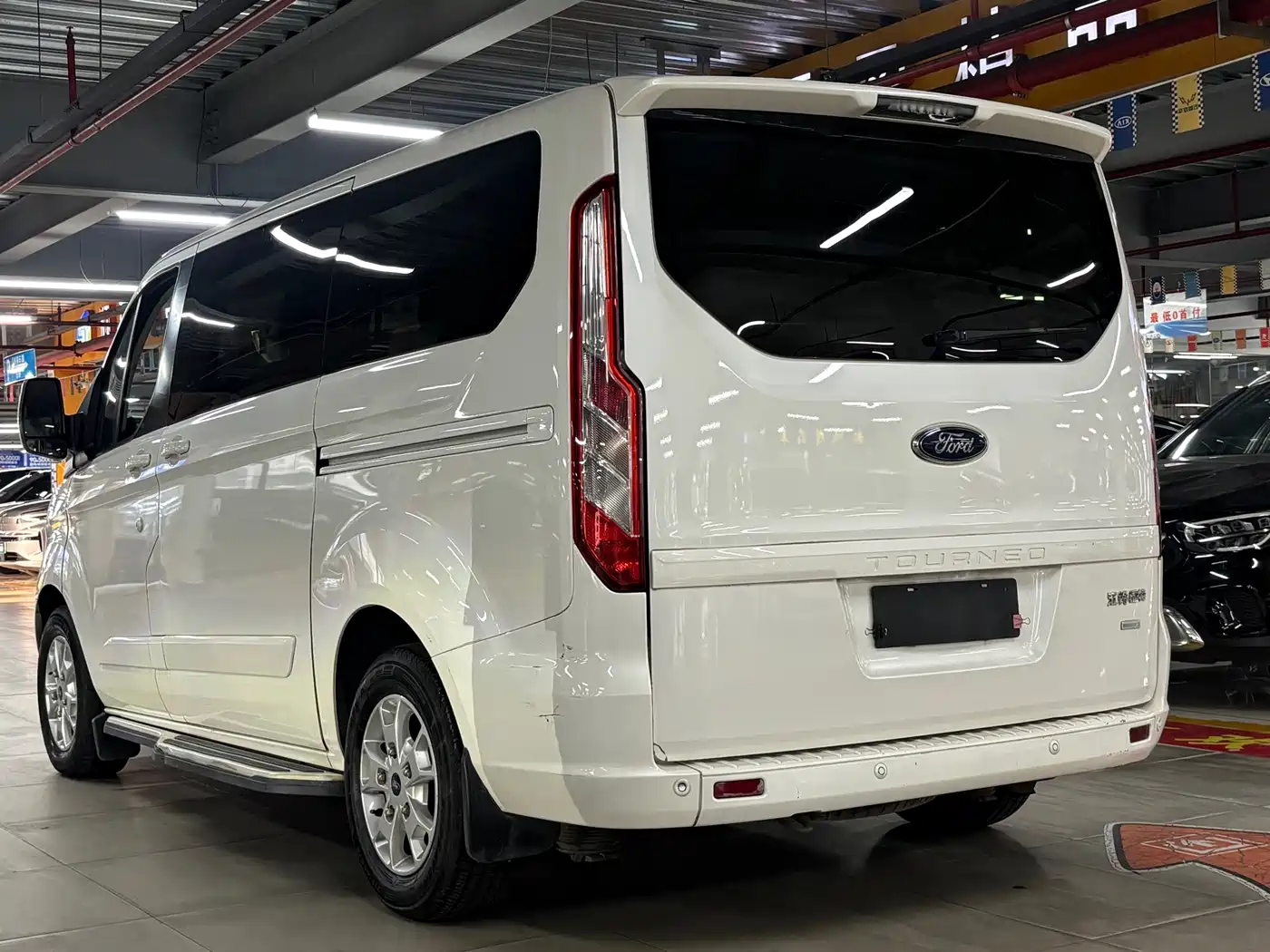 Ford Tourneo 2017 2.0T Automatic Smart Elite Edition фото 10