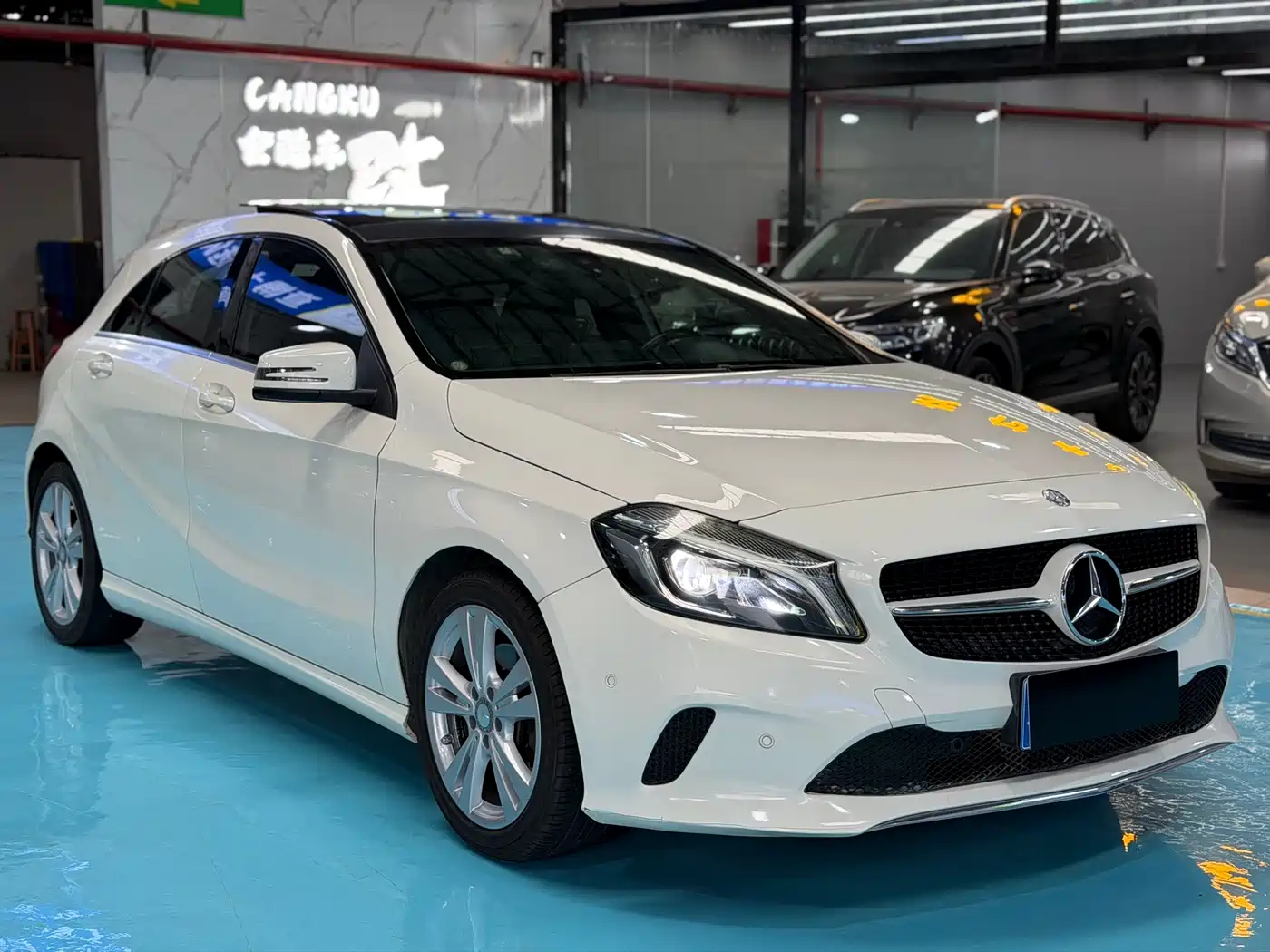 Mercedes-Benz A-Class (Import) 2016 A 200 Fashion фото 3