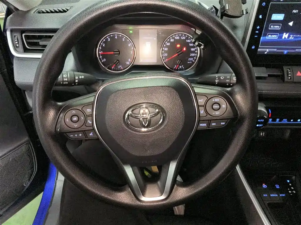 Toyota Wildlander 2020 2.0L CVT 2WD Luxury Edition фото 11