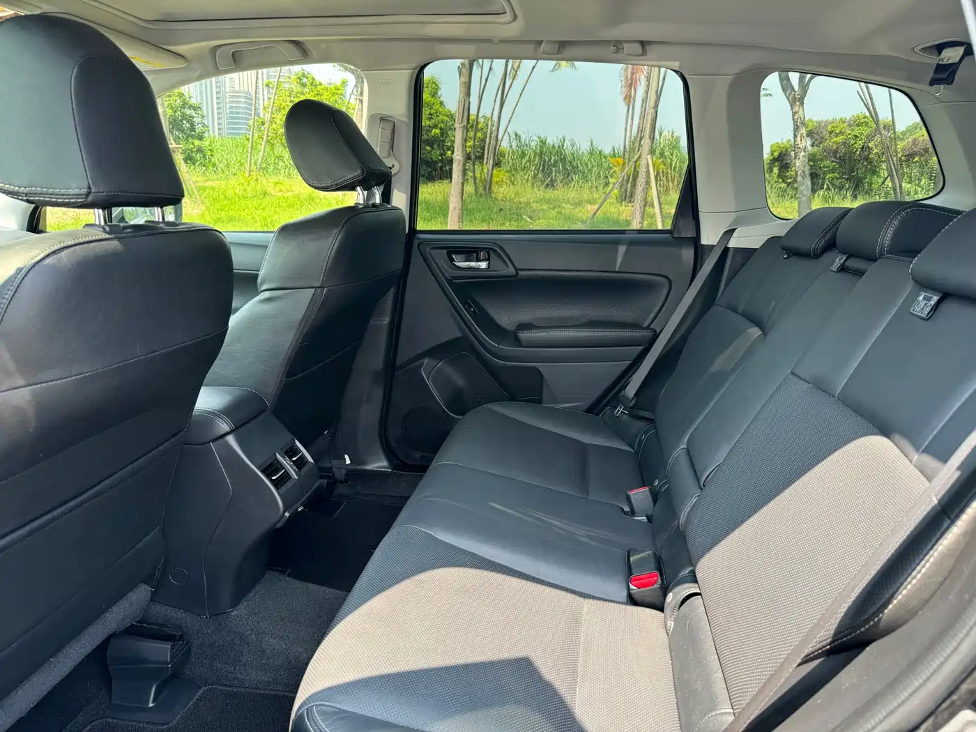 Subaru Forester 2015 2.0i Special Commemorative Edition фото 6
