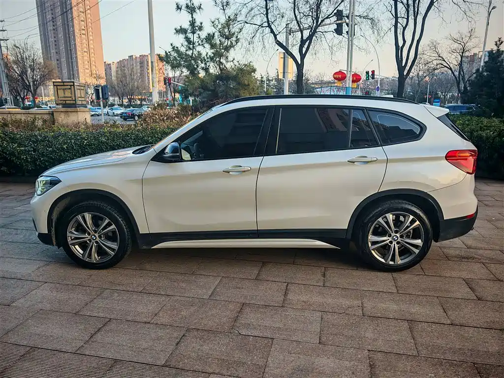BMW X1 2018 sDrive18Li Premium Model фото 14