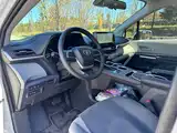 Photo 7 - Toyota Sienna