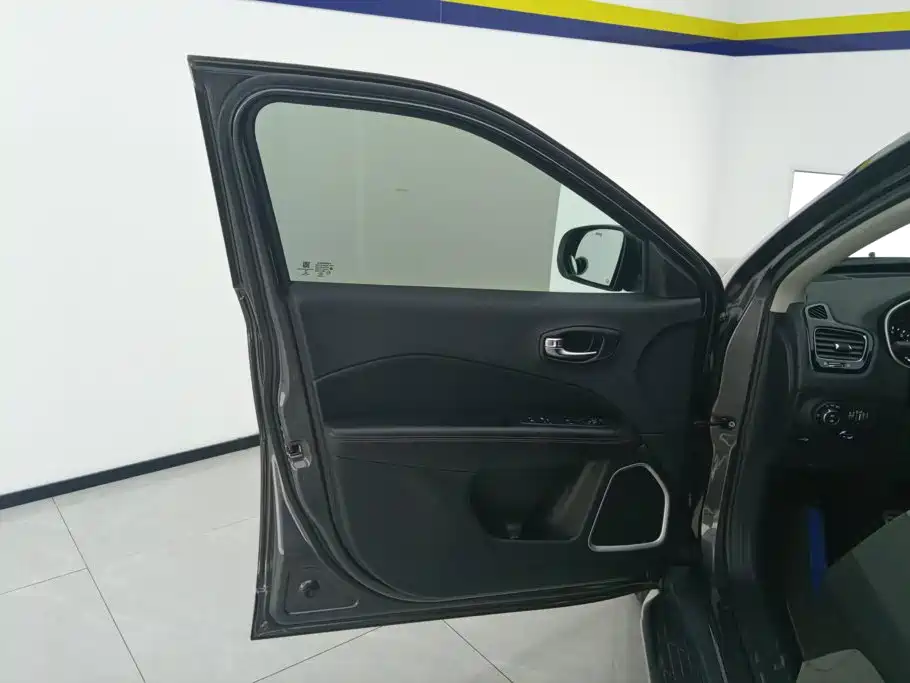 Фото 7 - Jeep Compass