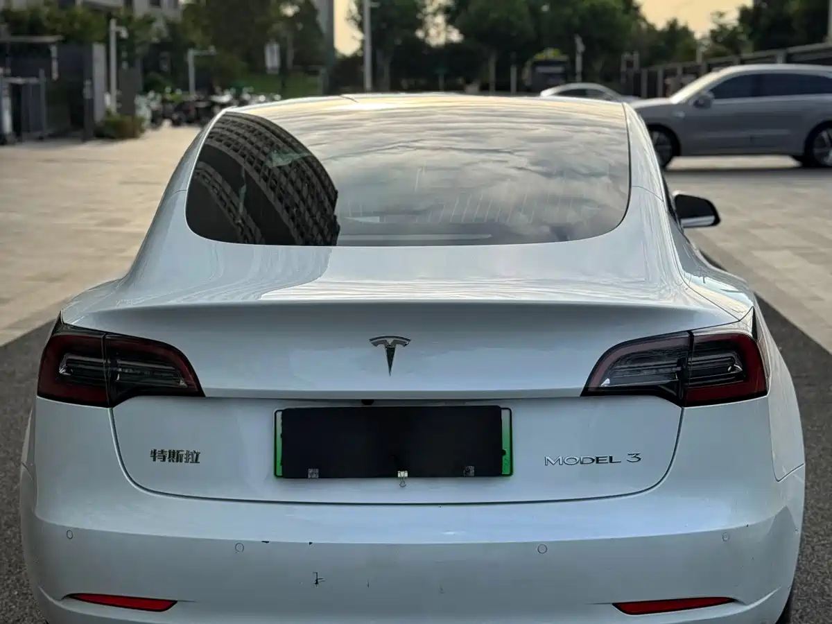 Photo 7 - Tesla Model 3