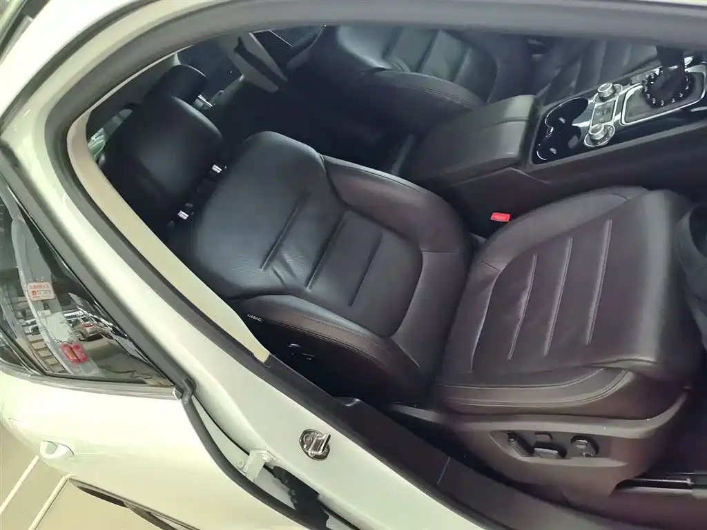 Volkswagen Touareg 2017 3.0TSI Explorer Edition фото 17