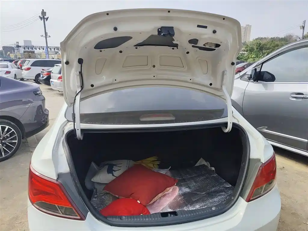 Hyundai Verna 2014 1.4L Automatic Smart GLS фото 15